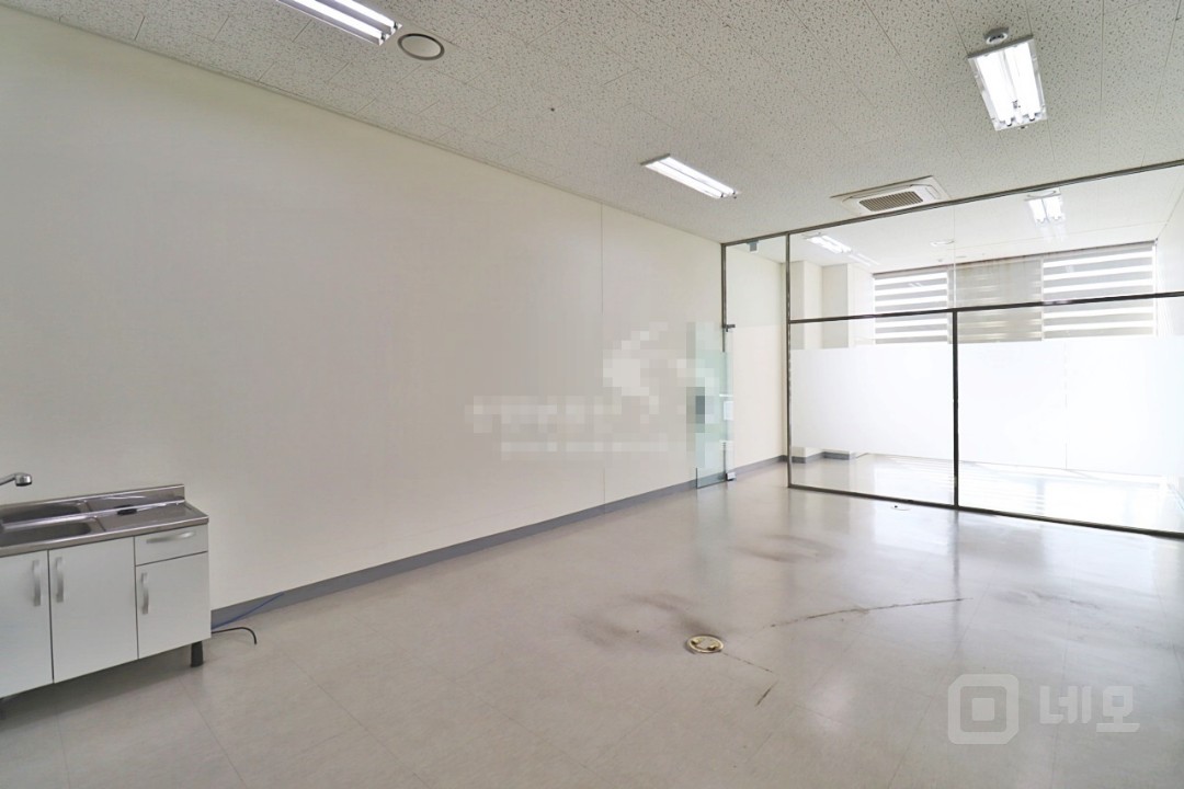 저렴한 임대료! 독산역역세권 실17평 룸1 탕비 즉시입주가능 매물의 2번째 사진