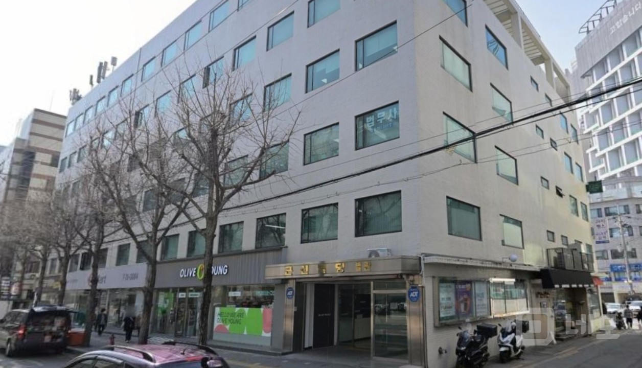 🏢 마포역 도보 1분! 28평 실속형 사무실 임대 매물의 1번째 사진