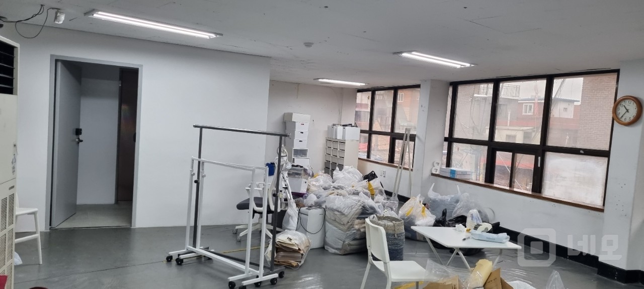 신당역 3분거리 3층 사무실, 창고,공장, 3층~4층함께 사용가능 매물의 1번째 사진
