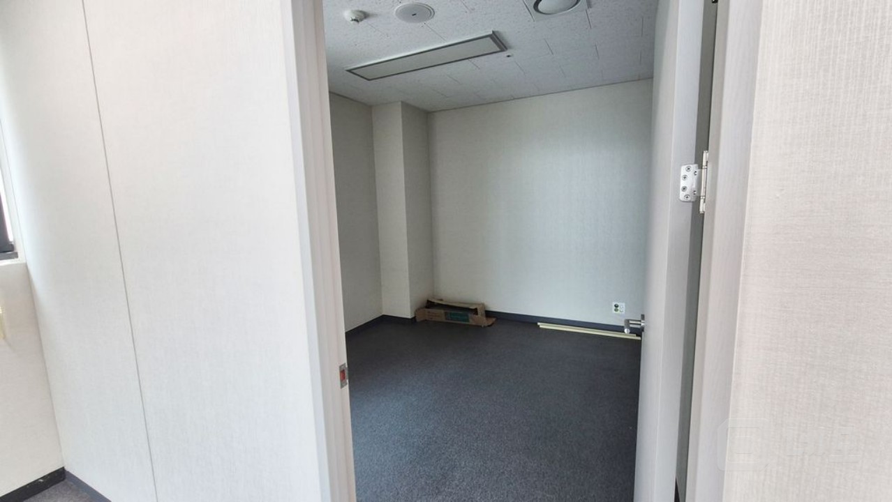 ⭕고급스런 내외관, 높고 넓은 로비, 룸 탕비실 인테리어 사무실⭕ 매물의 10번째 사진