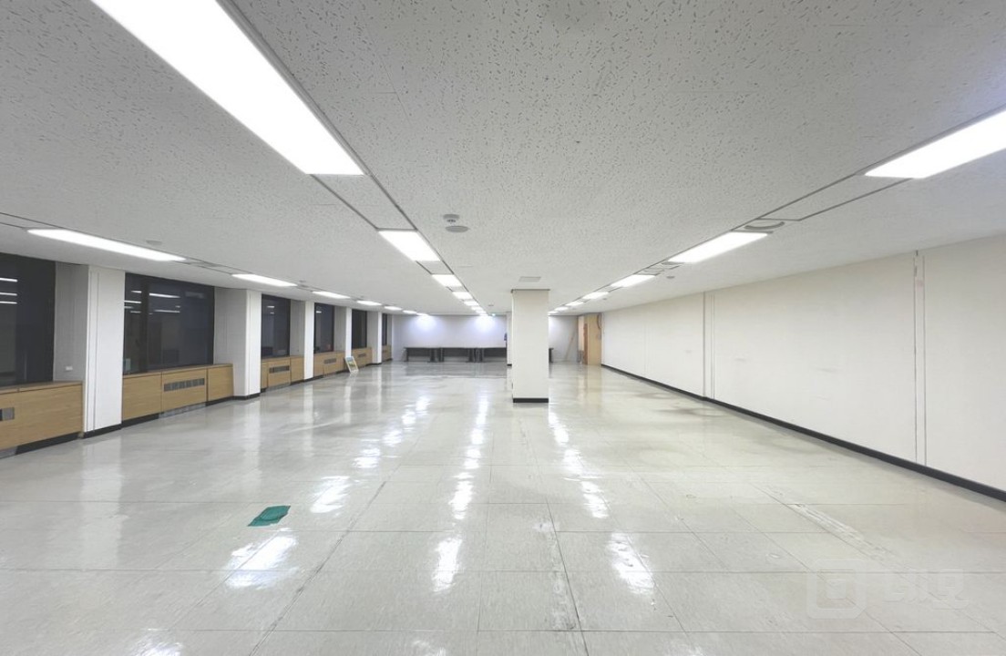 신사역 , 논현역 더블 역세권 인테리어 A급으로 괜찮은 가성비 사무실 매물의 2번째 사진