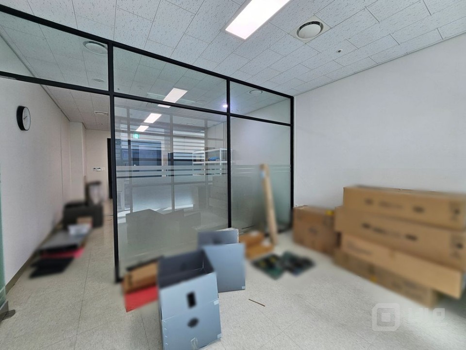 전용11평  룸1 탕비 소형사무실 임대 입주협의가능 매물의 3번째 사진