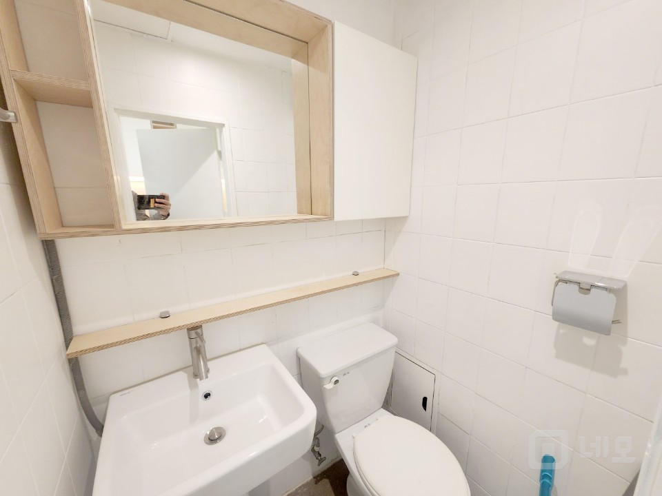 ★화이트 올 리모델링 8평수준의 사무실 매물의 8번째 사진