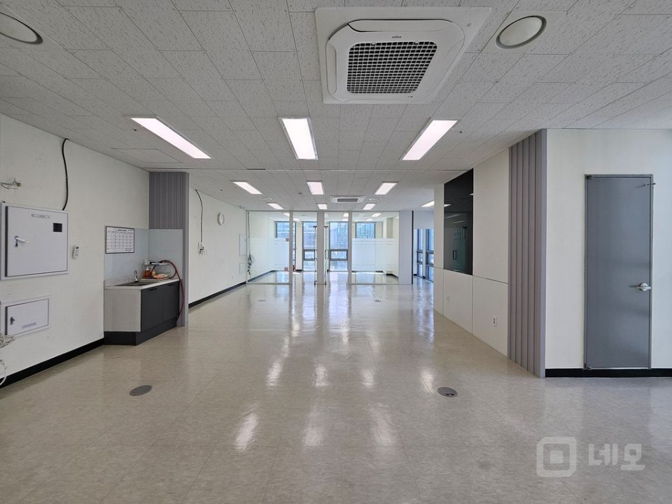 코너 확장38 룸3 인테리어 깔끔 즉시입주 매물의 2번째 사진