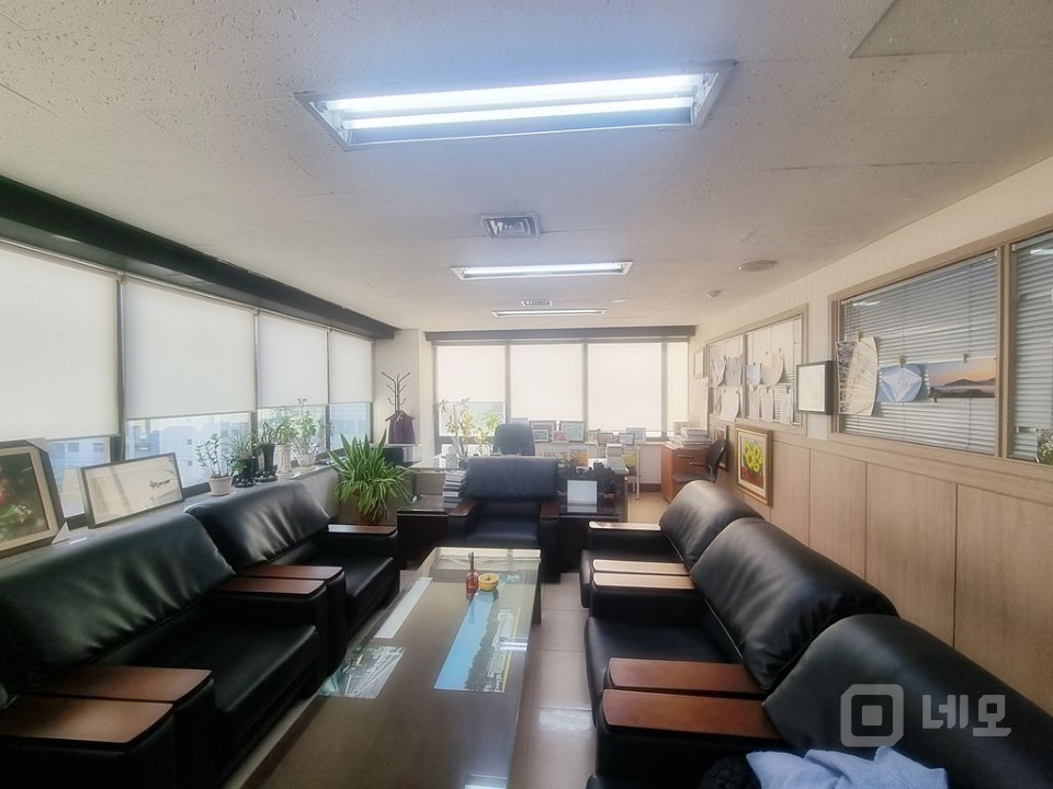  홍대 성산동사거리 대로변 가시성.가성비 아주좋은 독립단층 대형사무실!! 매물의 12번째 사진