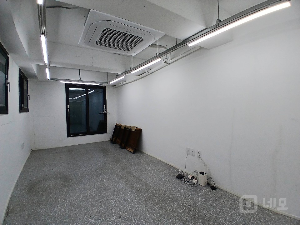 홍대입구역 도보 5분 신축급 1층 사무실 작업실 매물의 6번째 사진