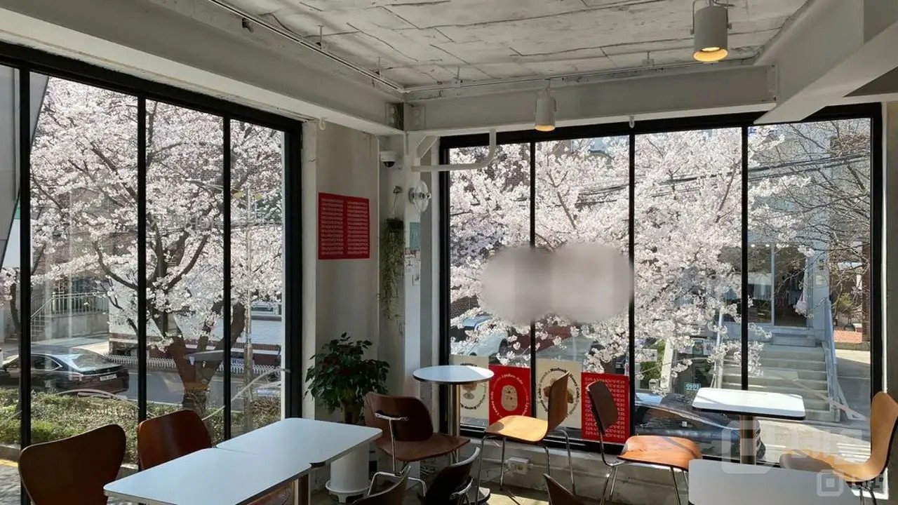 연남동 벚꽃길에 위치한 감성카페 매물의 2번째 사진