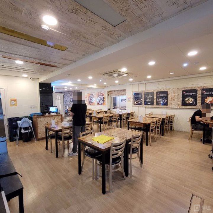 단골 고객이 많은 화곡동 1층 음식점 매물의 2번째 사진