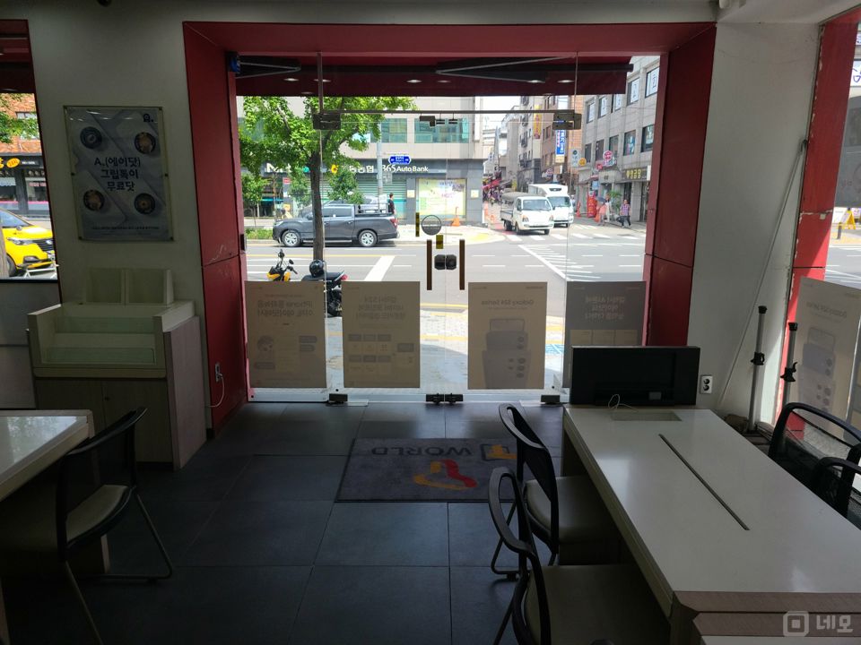 암사동 대로변 코너자리에 위치한 이동통신점 매물의 4번째 사진