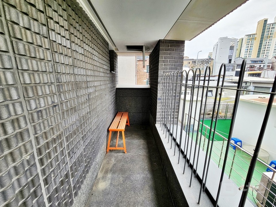 JS 서교동 신축급의 럭셔리 연층 테라스 사무실 매물의 10번째 사진