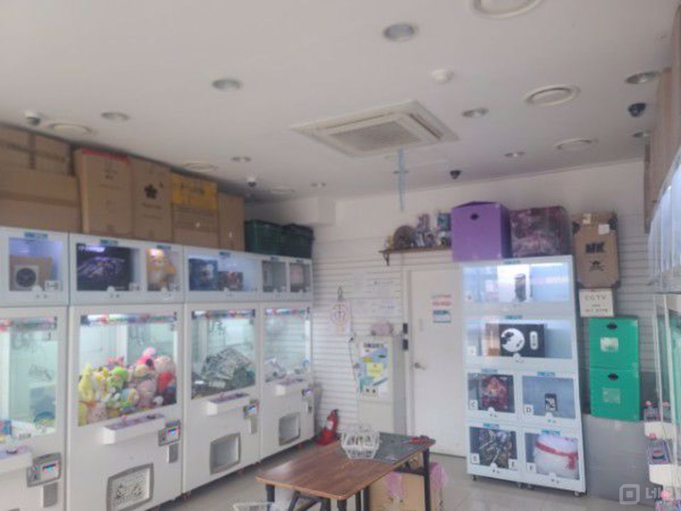 궐동 사거리 횡단보도 앞 바로 영업업 가능한 무인 인형뽑기방 매물의 1번째 사진