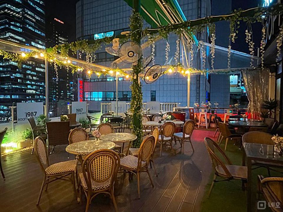 관철동 시설 상태 훌륭한 라운지 펍 매물의 11번째 사진