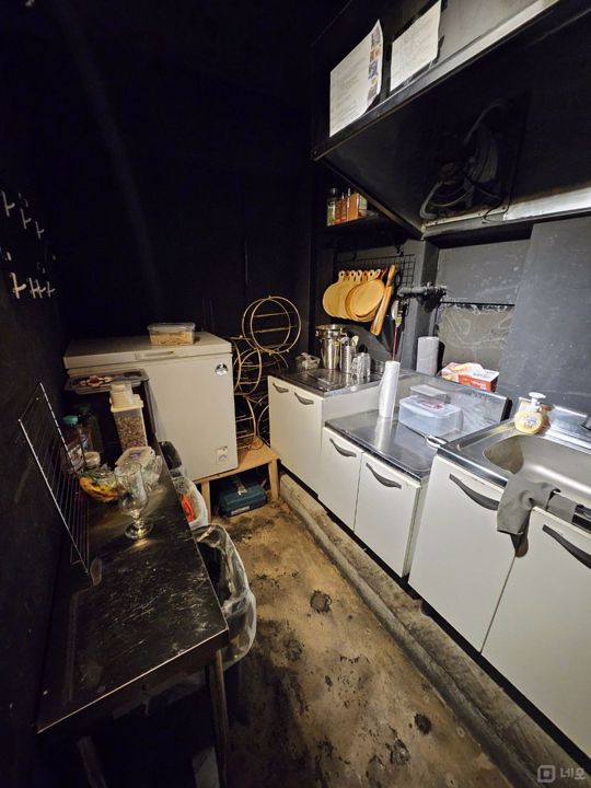 홍대 메인상권 위치, 인테리어 완비된 2층 와인바 매물의 13번째 사진