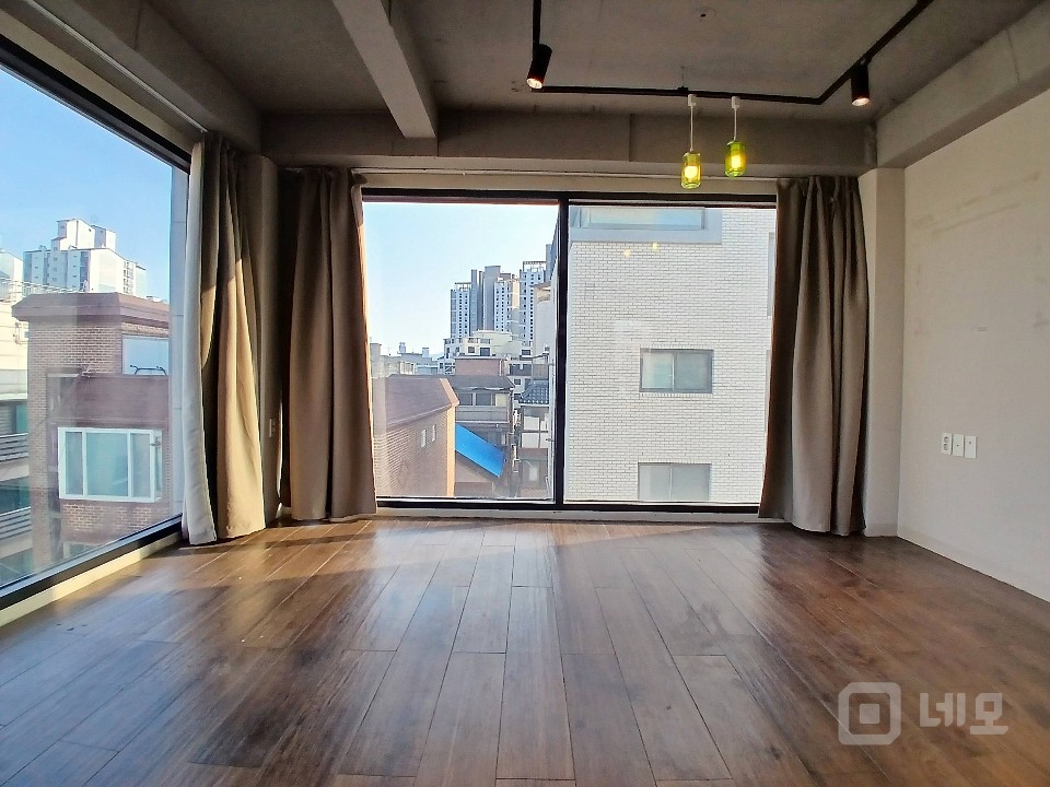 6호선 망원역 도보 10분 신축급 최상의 컨디션 사무실, 작업실 매물의 1번째 사진