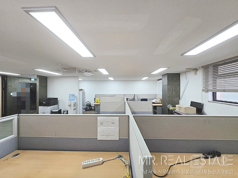학동논현더블역세권.평수대비가성비甲.베란다有.탕비有 매물의 8번째 사진