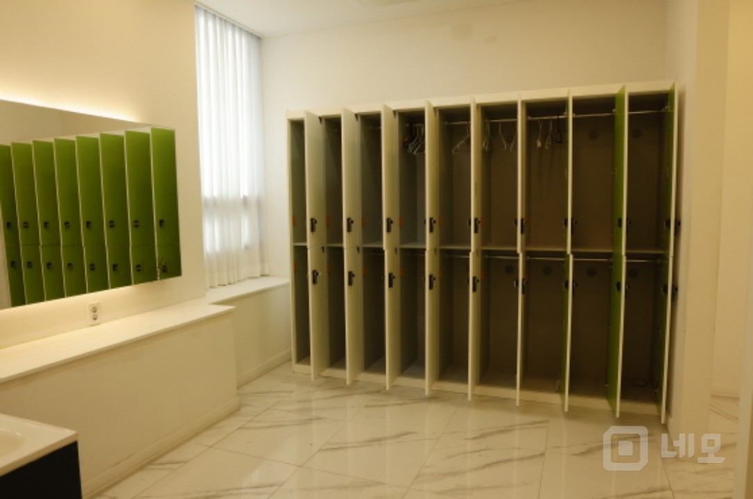 깔끔한 인테리어에 넒은공간을 활용할수 있는 건물입니다. 매물의 6번째 사진