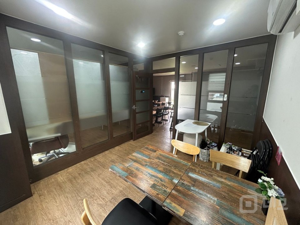 초역세권과 테라스가 있는 깔끔한 건물 6층 매물의 7번째 사진