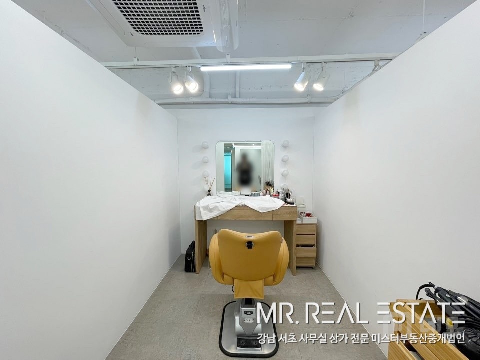 강남구청역도보1분.메이크업샵.발렛가능 매물의 8번째 사진