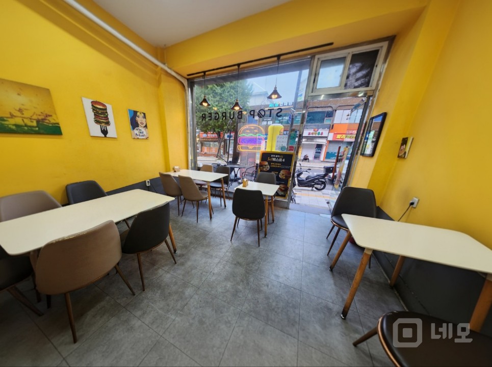 버스정거장 앞으로 노출이나 유동인구 많아요 매물의 1번째 사진