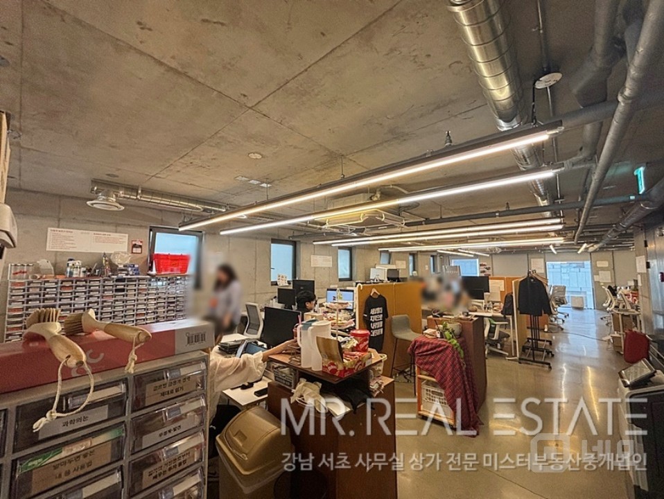 강남역코앞.초역세권.인테리어ACE사무실.무료1대.뷰맛집 매물의 2번째 사진