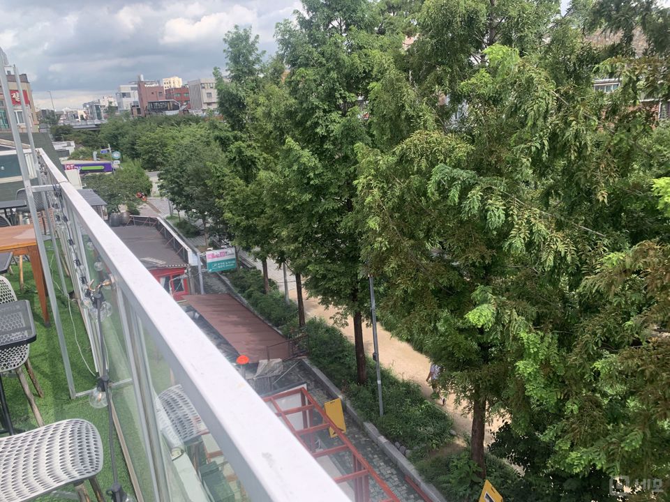 홍대땡땡거리, 경의선 숲길 옆에 위치한  전망 좋은 창전동 상가 매물의 25번째 사진