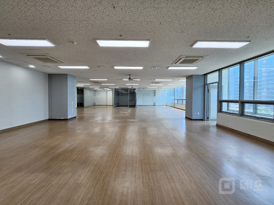 가산역 사무실 실82평 룸4 탕비실 즉시입주 매물의 4번째 사진