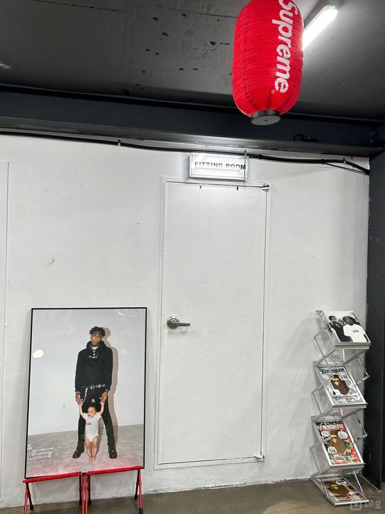  상수역 인근 통창 옷가게 임대  매물의 6번째 사진