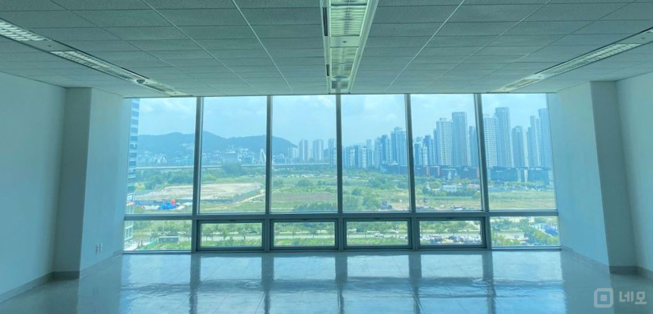 국제업무지구역 역세권, 전경 예쁜 송도동 공실 사무실 매물의 4번째 사진