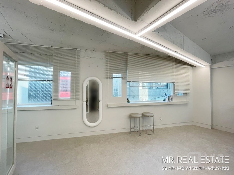 세로수길메인.중심코너.유동인구多.ACE.현뷰티샵 매물의 3번째 사진