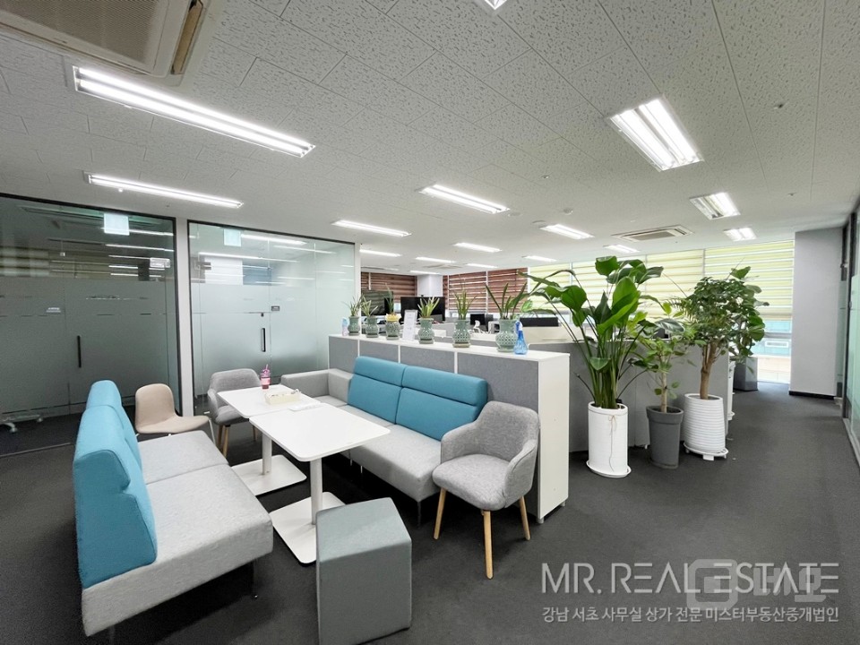 언주역1분 주차2대 완벽인테리어 대로변 단독층 통창 ACE 매물의 1번째 사진