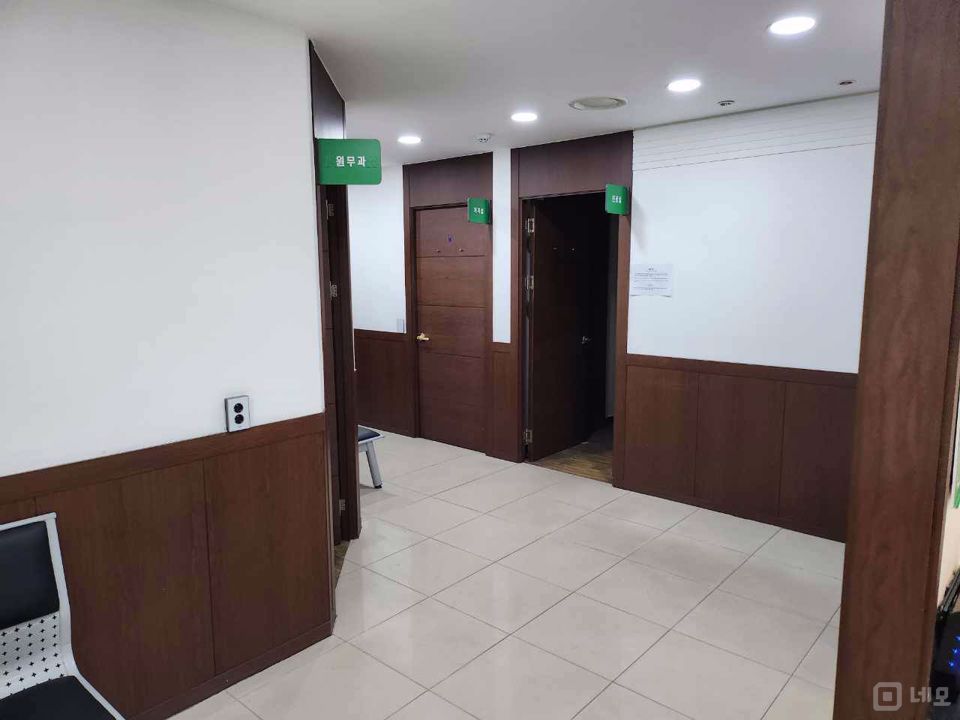 안중읍 현화리 대로변 위치 좋은 2층 병원 인테리어 된 상가 임대 매물의 4번째 사진