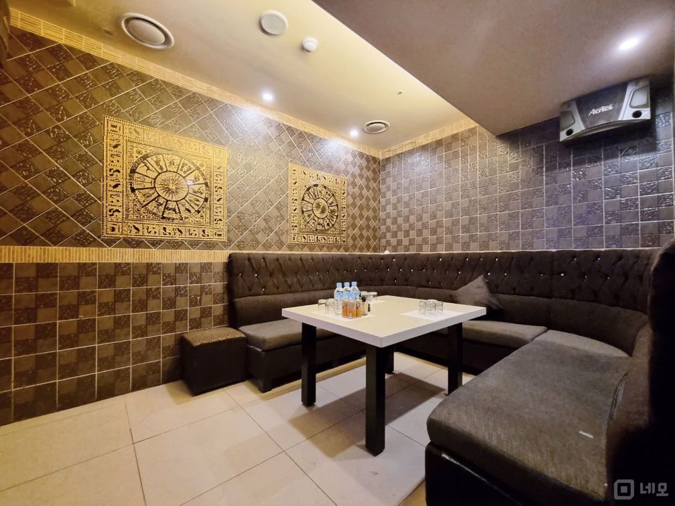 고급스러운 인테리어 완비된 서초동 노래주점 매물의 2번째 사진