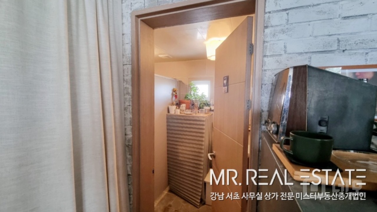 압구정역 인근.3면통창 채광우수.내외관 최상급 인테리어 매물의 2번째 사진