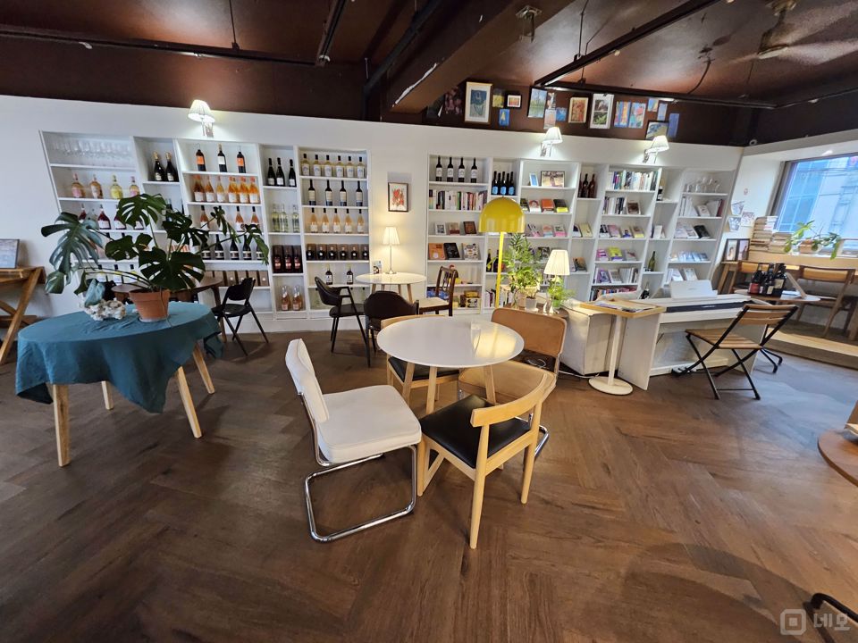 성수동 뚝도시장 메인거리에 위치한 2층 술집 매물의 5번째 사진