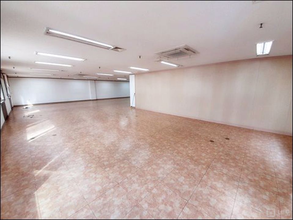▣신분당선 양재역 도보 8분 이내 위치! 대로변 채광 매우 좋은 사무실▣ 매물의 5번째 사진