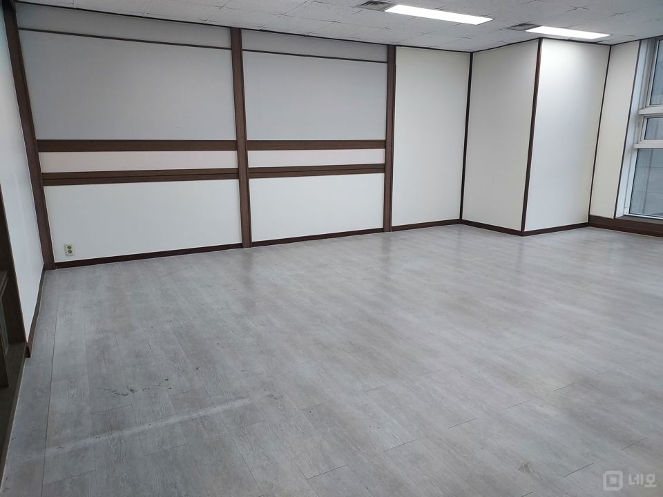 장한평역교차로 인근에 위치한 역세권 7층 용답동 공실 매물의 2번째 사진
