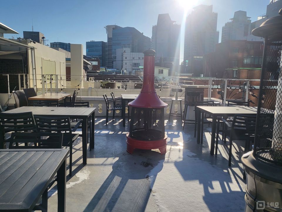 NEW 실 매물 성수역 상권!! 루프탑 사용 가능!! 매물의 3번째 사진