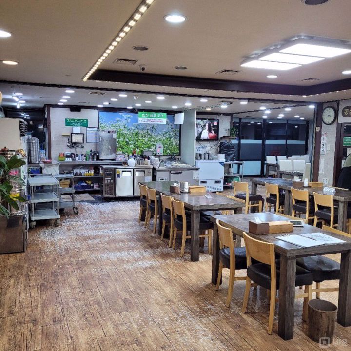 대로변 상권, 단골손님 많은 과천동 음식점 매물의 1번째 사진