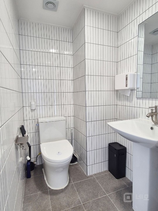 리모델링 럭셔리 건물 외관 통창 세련된 공간 임대 매물의 10번째 사진