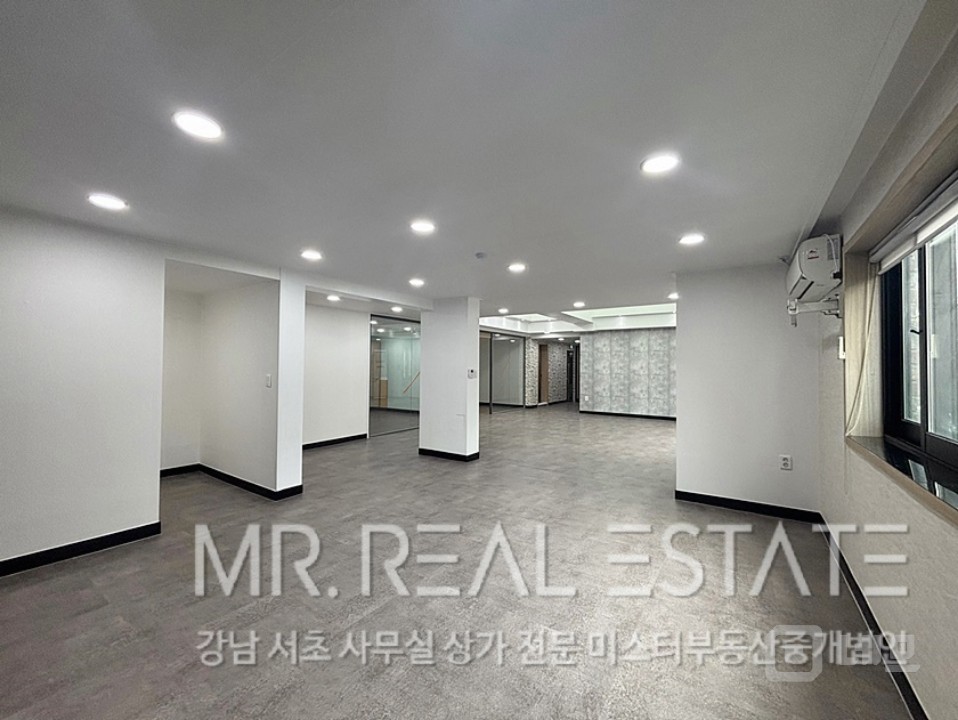 신사역도보1분.가성비사무실.주차편리.인테리어깔끔 매물의 5번째 사진