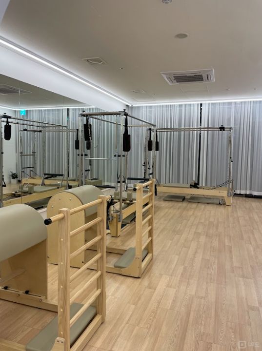 대로변 코너, 모던한 인테리어가 완비된 초역세권 2층 망월동 필라테스 매물의 5번째 사진