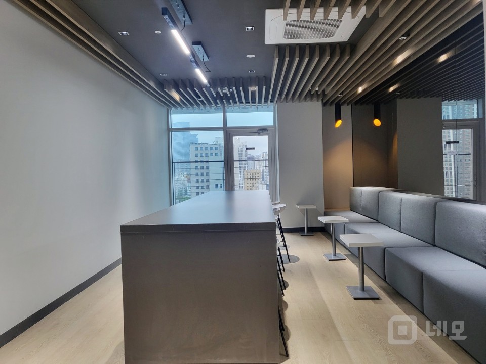 ⭐ 초역세권 사무실. 룸 2개 풀인테리어 . 코너호실 ⭐ 매물의 11번째 사진