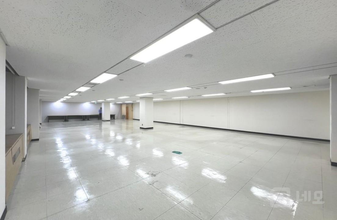 신사역 , 논현역 더블 역세권 인테리어 A급으로 괜찮은 가성비 사무실 매물의 3번째 사진