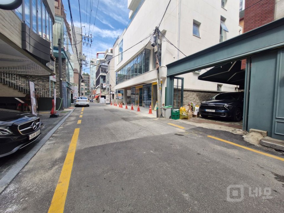 역삼동 핵심상권 1층 상가! 신논현역 인접 · 젊은층 핫플 입지 매물의 6번째 사진
