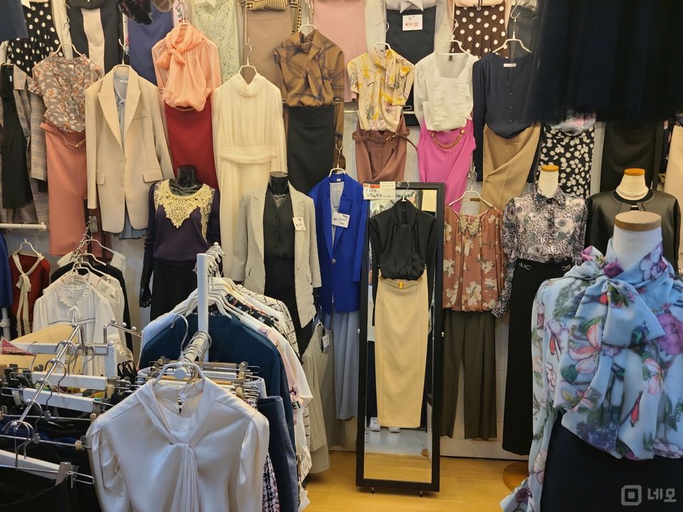 을지로 쇼핑센터 내에 위치한 의류판매점 매물의 4번째 사진