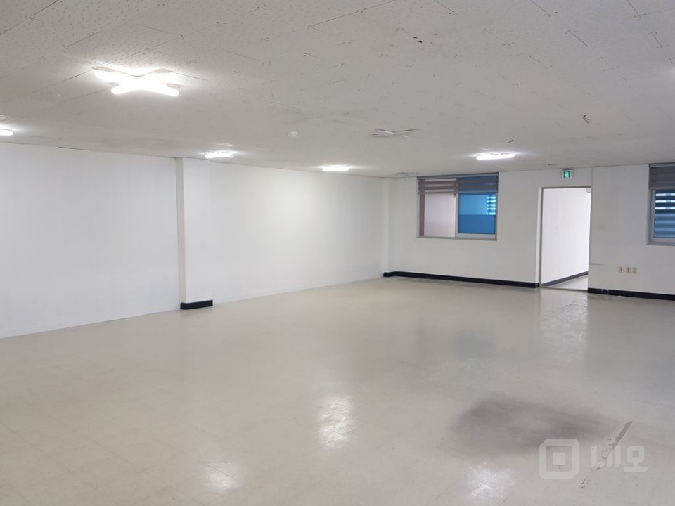 역세권내부칸막이주차편리 탁트인사무실 법인사무실로 강추 매물의 3번째 사진