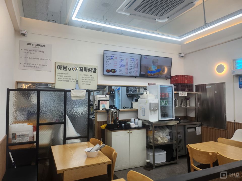 대로변에 위치한 아파트 단지 내 1층 상가 임대 매물의 2번째 사진