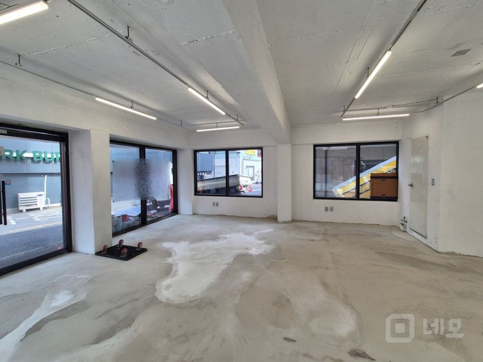 홍대 레드로드 메인라인 무권리 1층 상가 매물의 8번째 사진