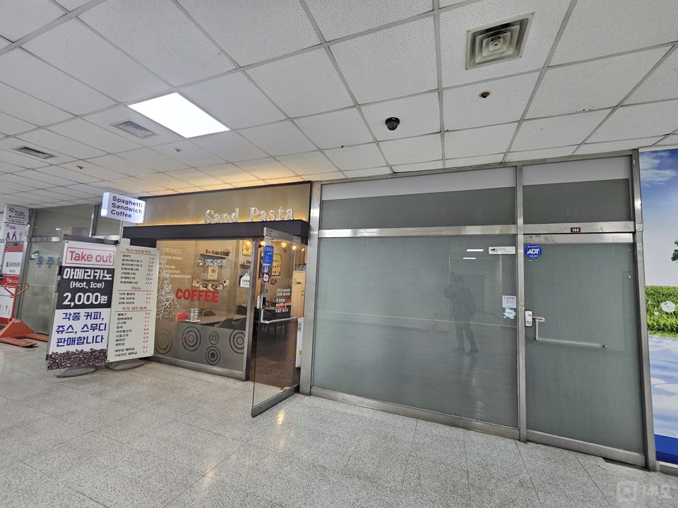 구로동 오피스상권, 대형오피스빌딩 내 1층 음식점 매물의 5번째 사진