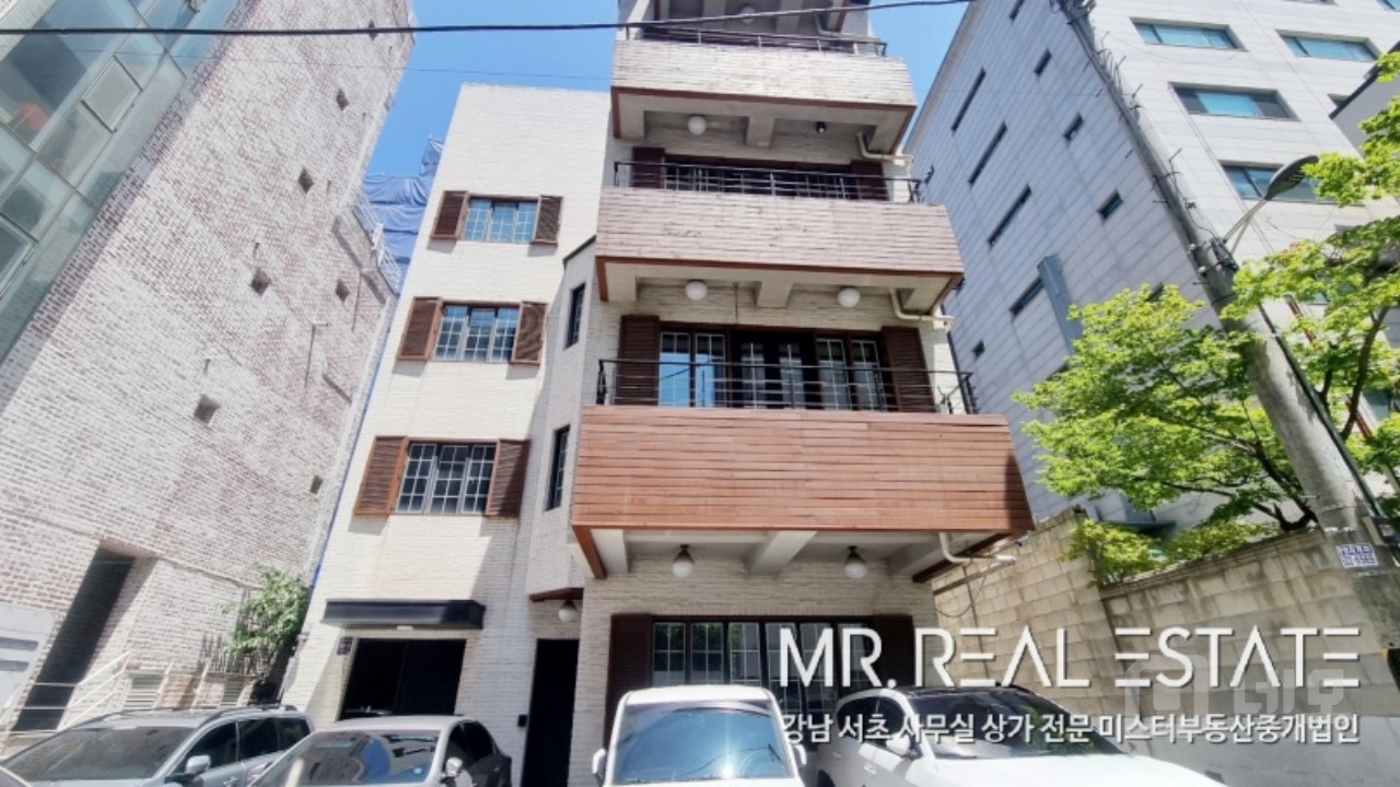 압구정역 인근.오픈형천장.내외관 인테리어 최상급. 매물의 1번째 사진